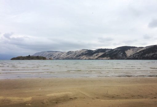 Književne večeri „Autorske bure“ u Loparu i Baškoj, s Asjom Bakić i Edom Popovićem