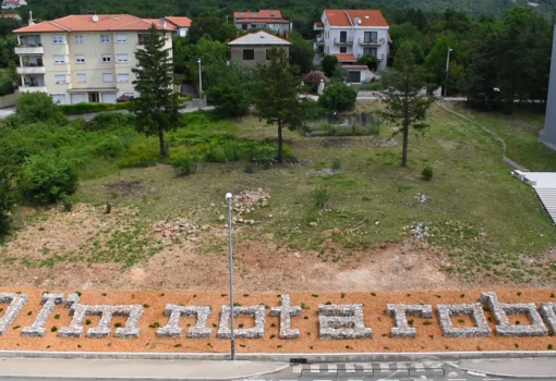 Suhozidna umjetnička instalacija “I’m not a robot” Darka Fritza u Kampusu