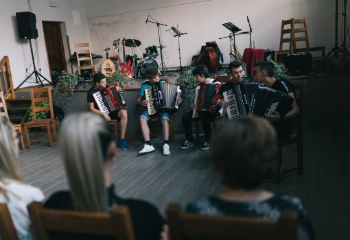 Počele prijave na besplatnu majstorsku radionicu harmonike u susjedstvu Gomirje EPK
