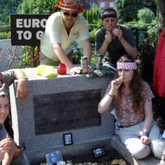 Bečki umjetnički kolektiv God’s Entertainment poziva na neobičnu turističku turu Rijekom